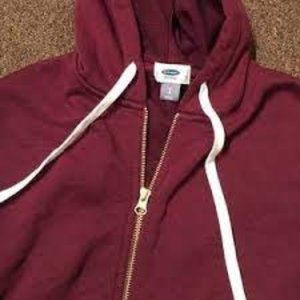 comfy maroon zip up sweater!